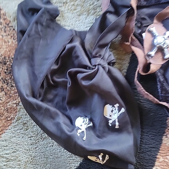 Pirate Costume - Picture 7 of 10
